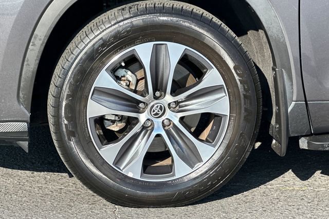 Certified 2023 Toyota Highlander XLE image 39