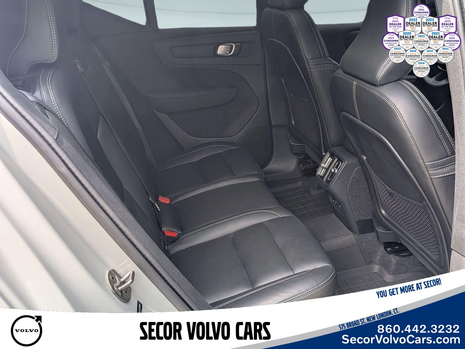 Used 2024 Volvo XC40 B5 Plus w/ Protection Package Premier AWD/4WD image 26