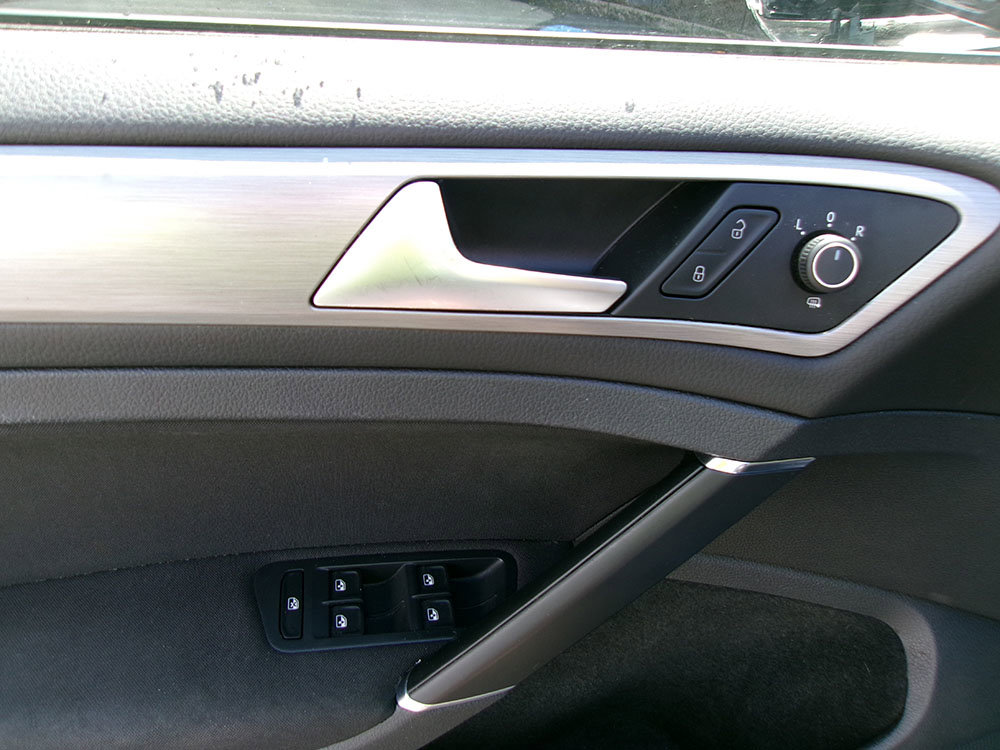 Used 2017 Volkswagen Golf SE image 16