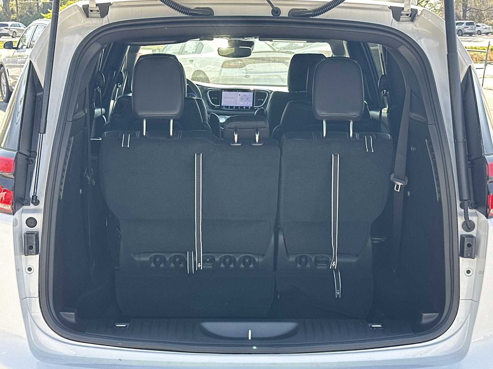 New 2026 Chrysler Pacifica Select FWD image 17