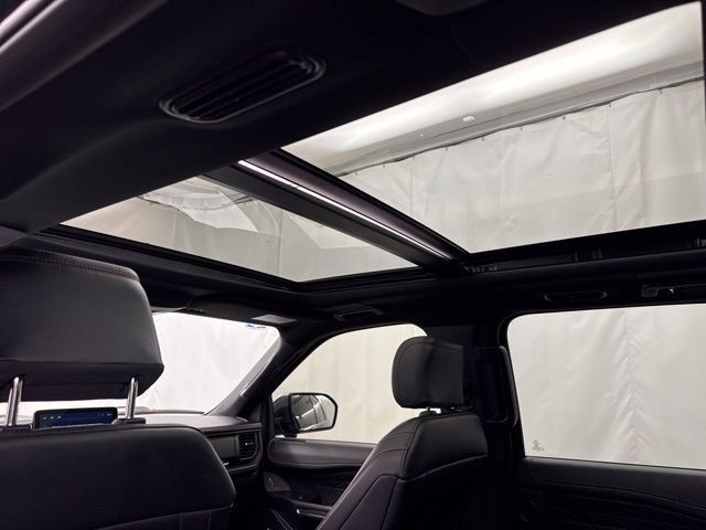 Used 2023 Ford Expedition Platinum image 15