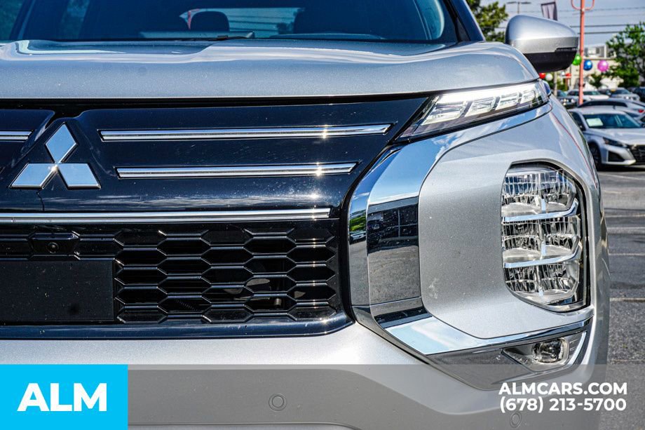 Used 2025 Mitsubishi Outlander SE FWD image 12