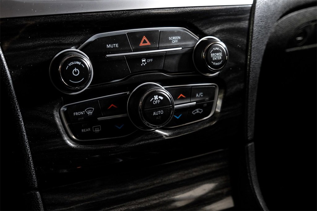 Used 2018 Chrysler 300 Touring L image 24