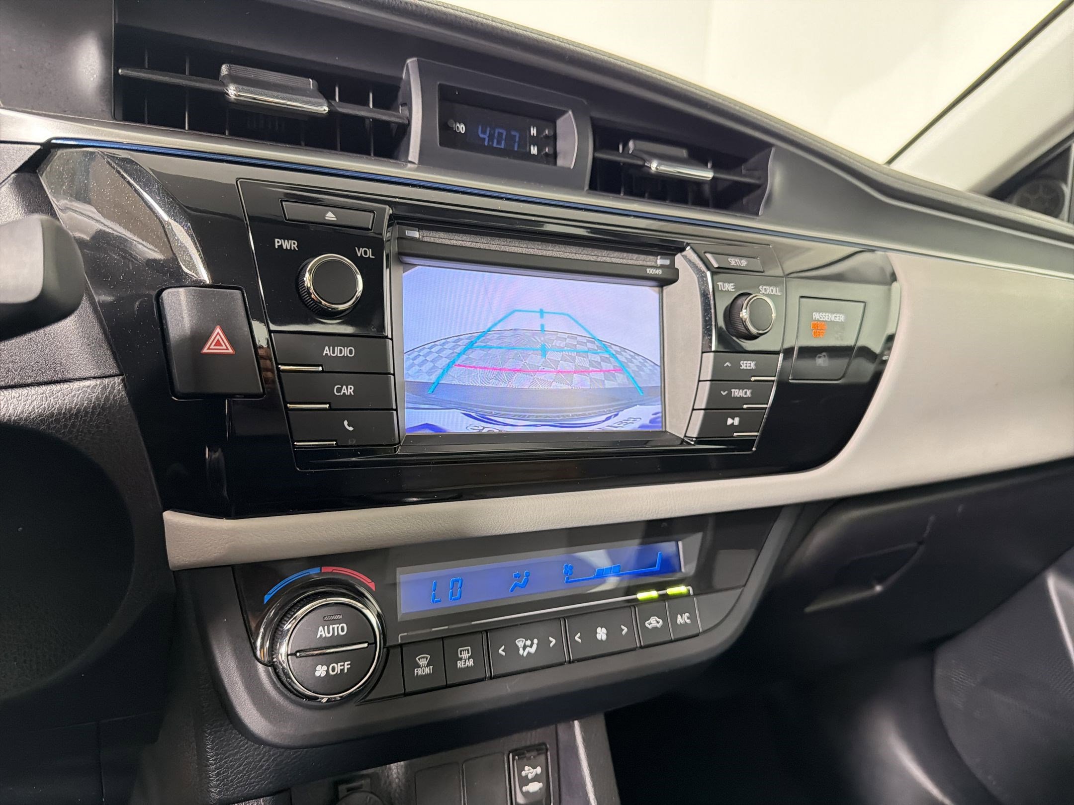 Used 2015 Toyota Corolla LE FWD image 24