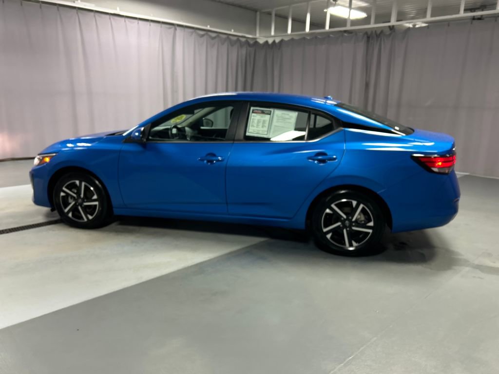 Used 2025 Nissan Sentra SV image 4