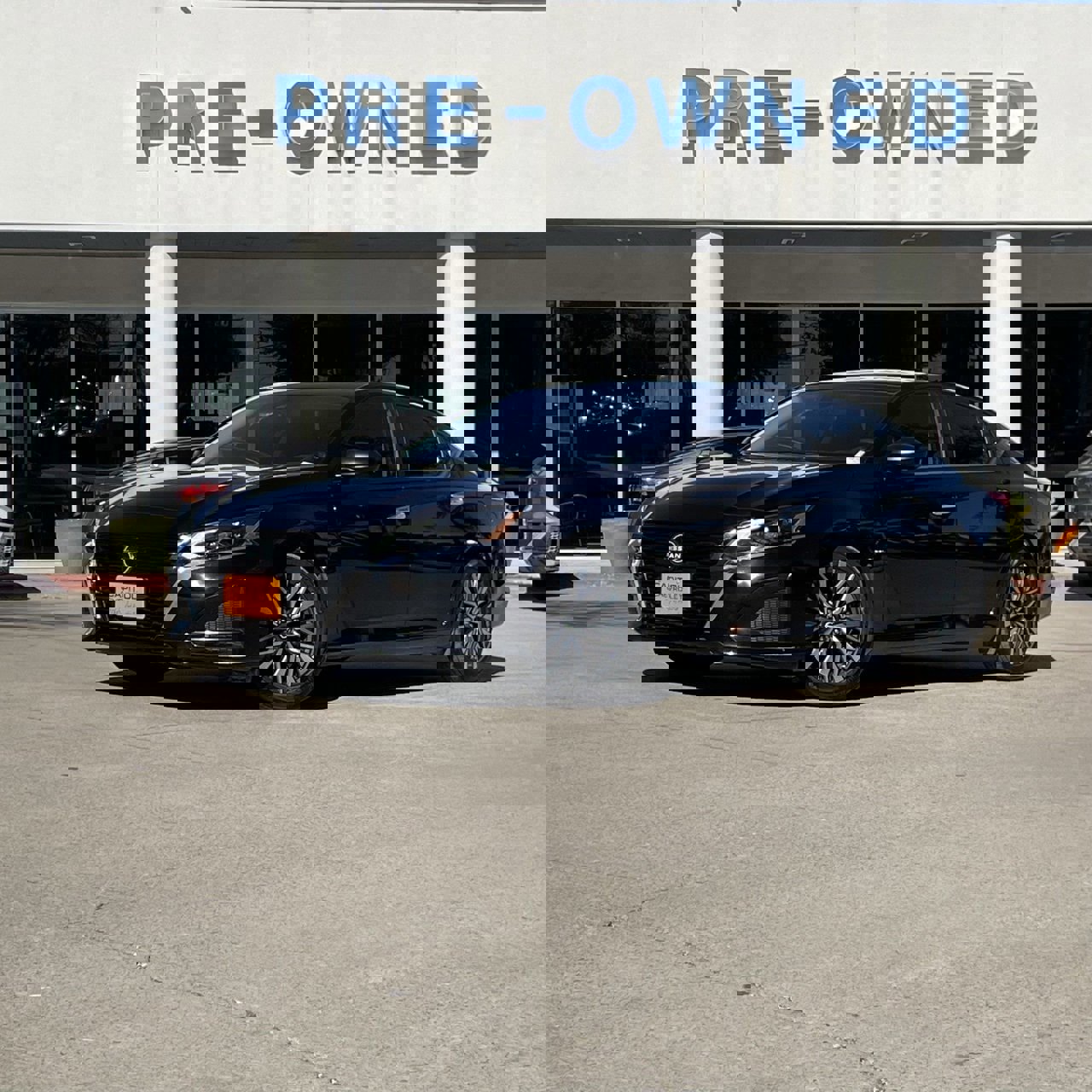 Used 2024 Nissan Altima 2.5 SV image 1