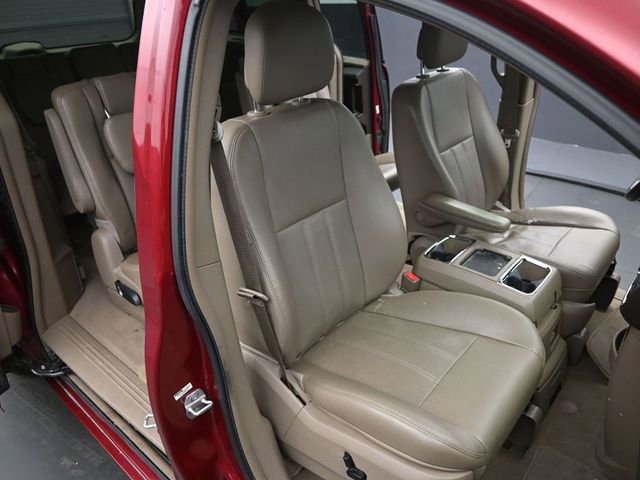 Used 2014 Chrysler Town & Country Touring-L w/ Driver Convenience Group image 19