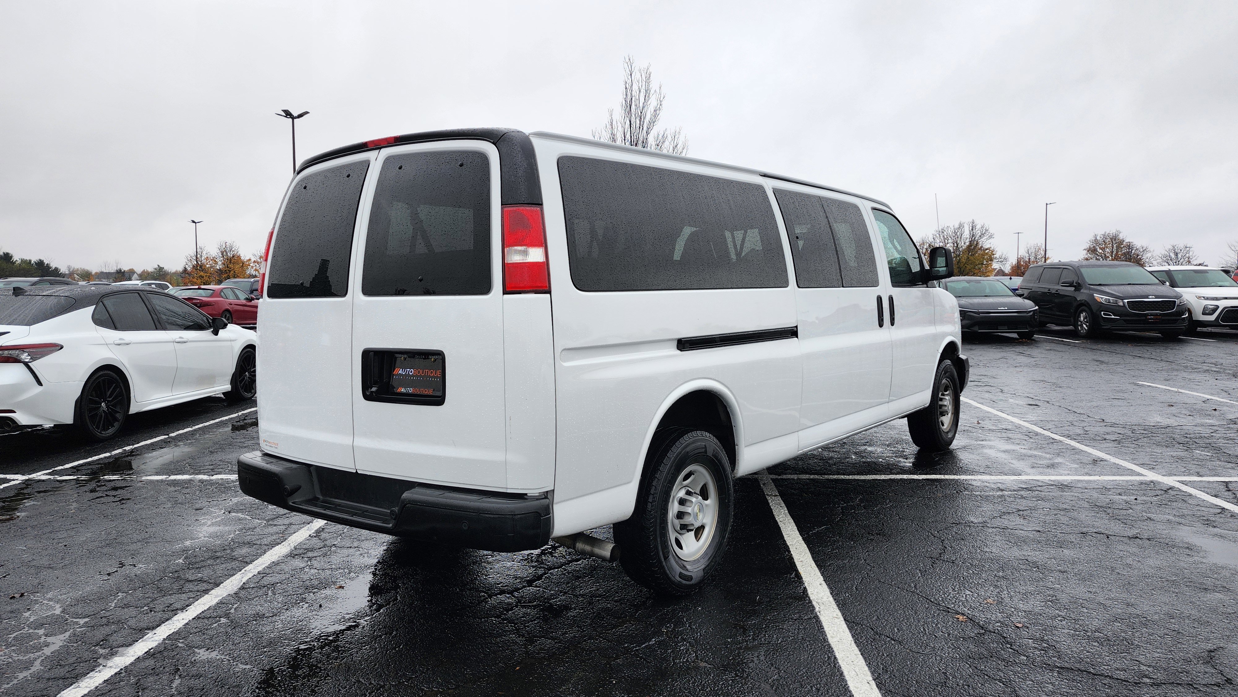 Used 2022 Chevrolet Express 3500 LS image 15