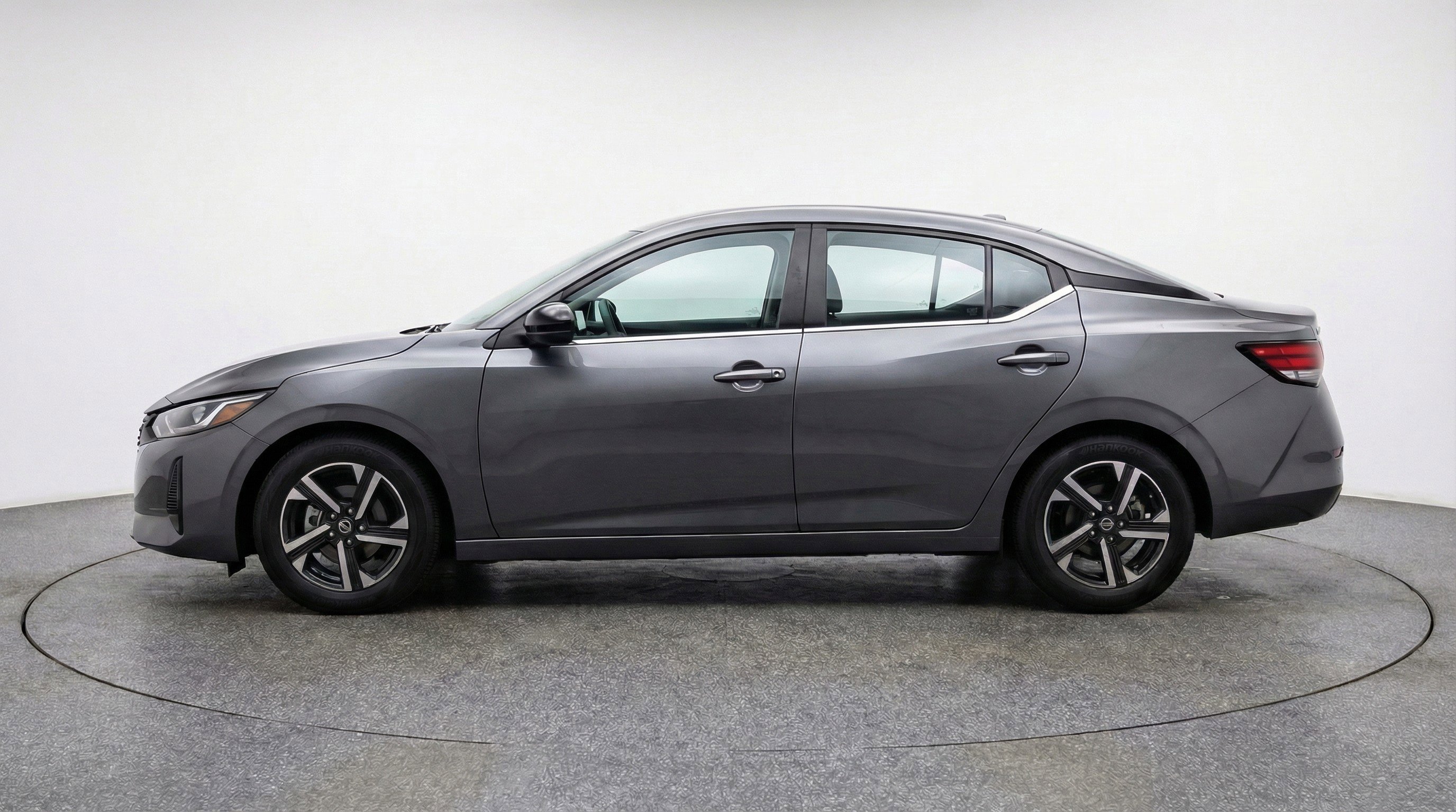 Used 2025 Nissan Sentra SV image 5