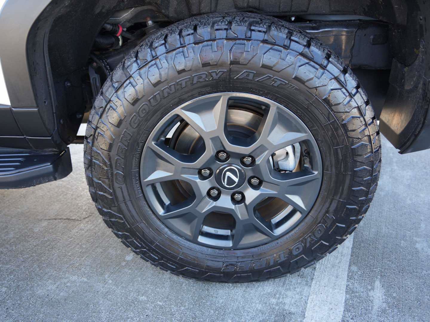 Used 2025 Lexus GX 550 w/ Accessory Package (CT) image 9