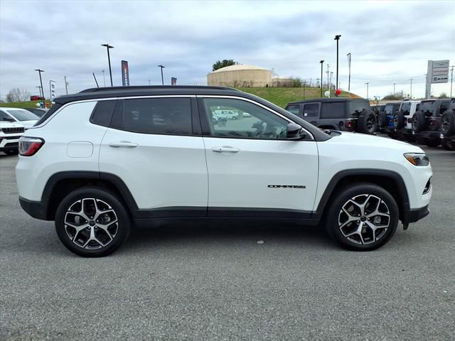 Used 2025 Jeep Compass Limited AWD/4WD image 3