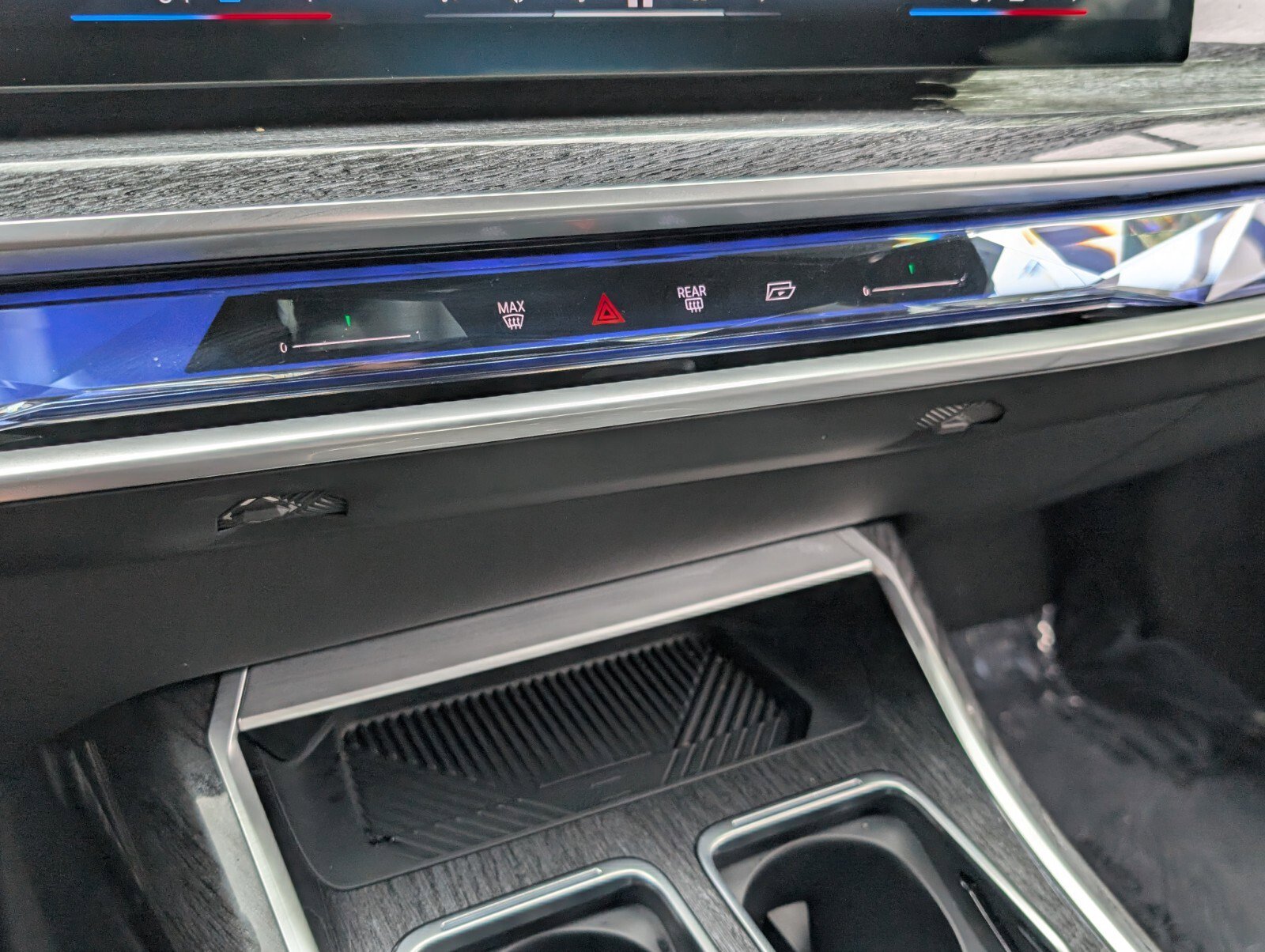 Used 2023 BMW 740i image 25