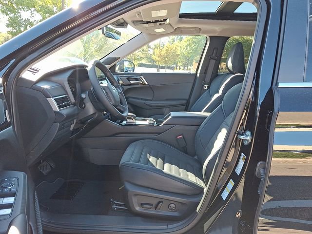 New 2025 Mitsubishi Outlander SE image 10