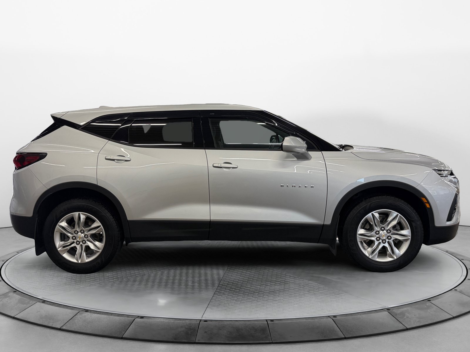 Used 2021 Chevrolet Blazer LT AWD/4WD image 2