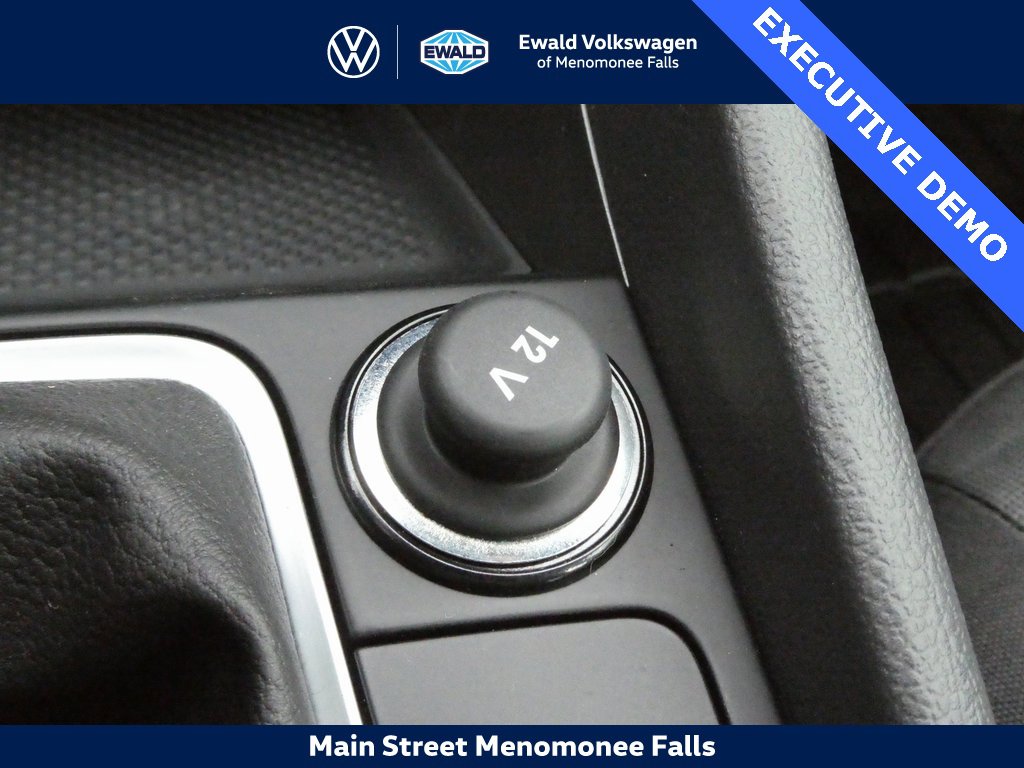 Certified 2025 Volkswagen Jetta S image 22