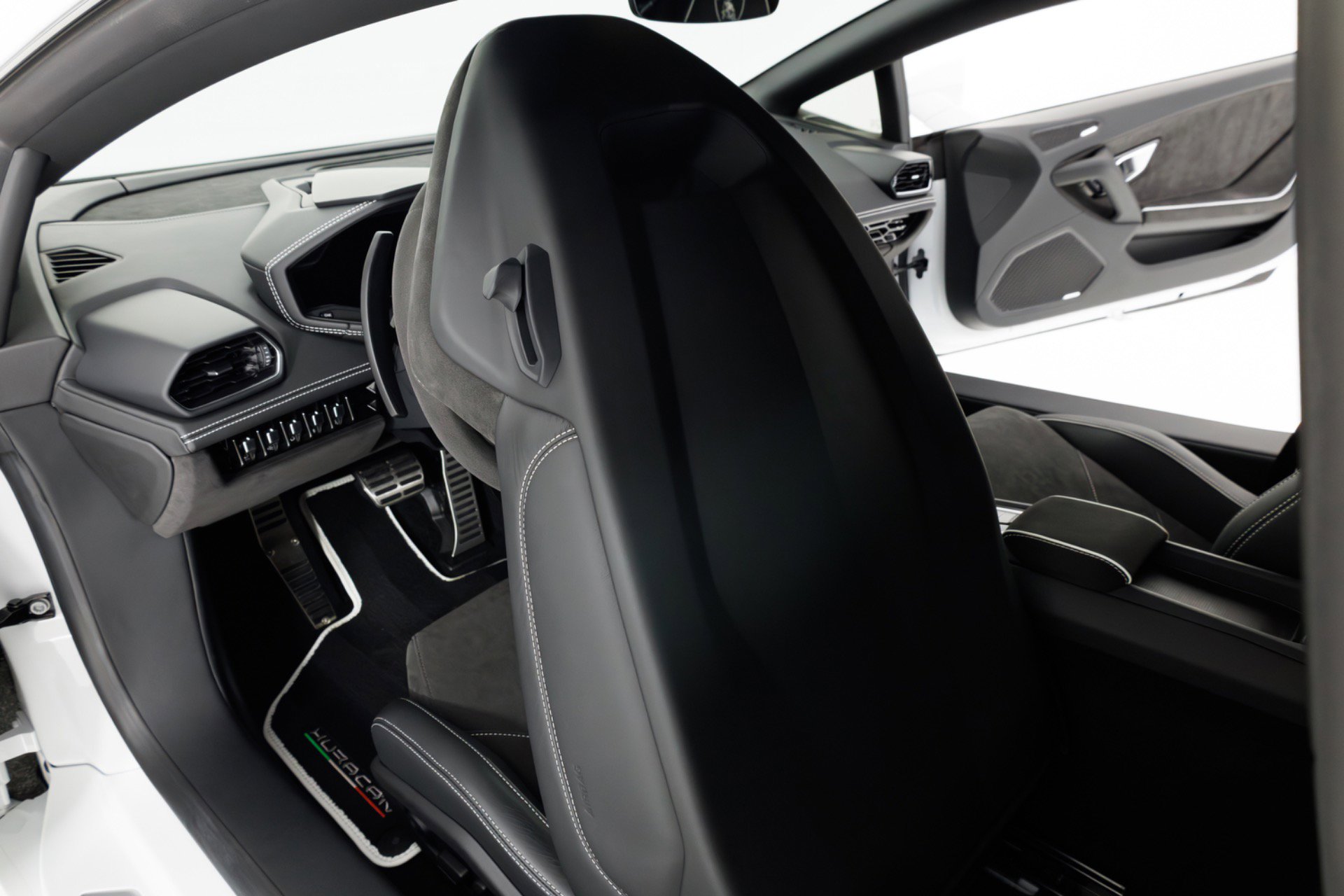 Used 2020 Lamborghini Huracan EVO AWD/4WD image 50