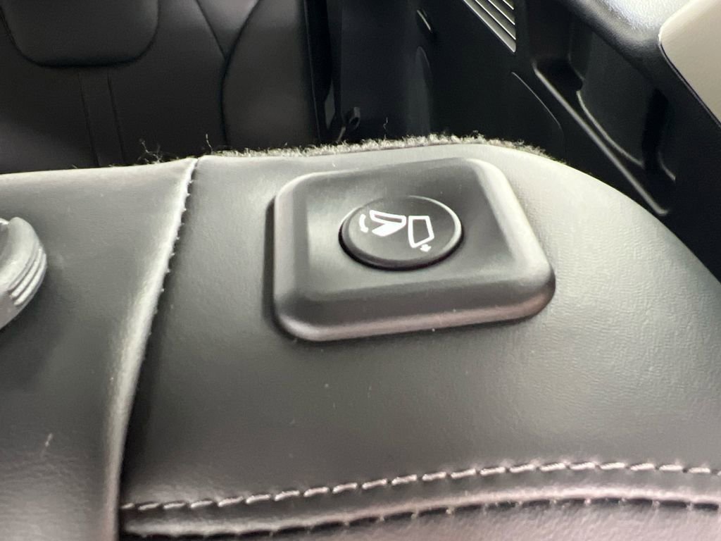 Used 2025 Kia Sorento S image 34