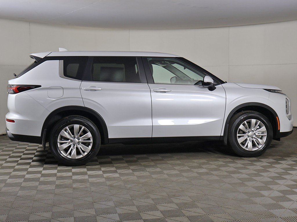 New 2026 Mitsubishi Outlander ES AWD/4WD image 17