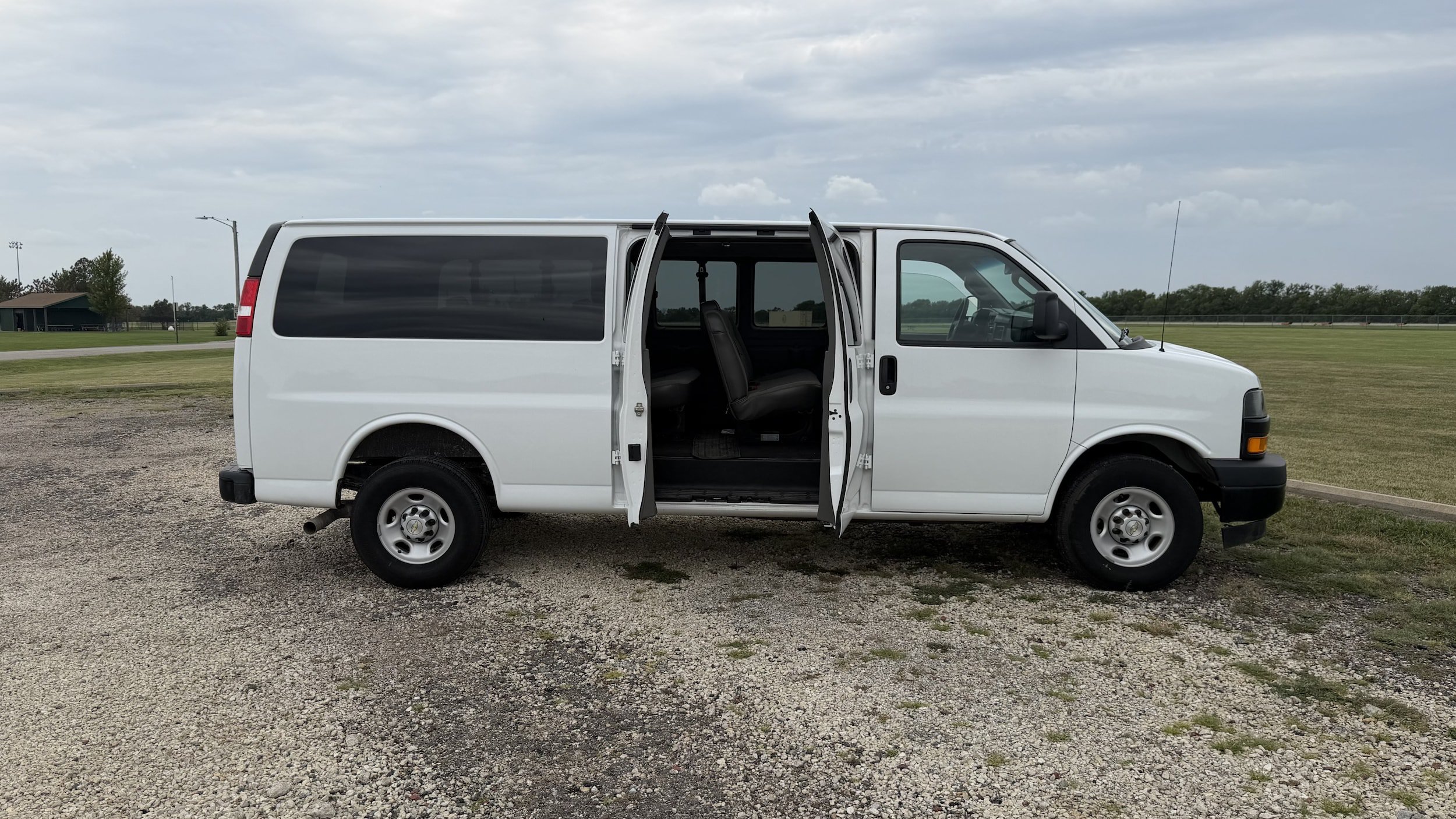 Used 2024 Chevrolet Express 3500 LS RWD image 20