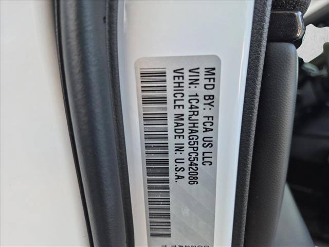 Used 2023 Jeep Grand Cherokee Altitude AWD/4WD image 24