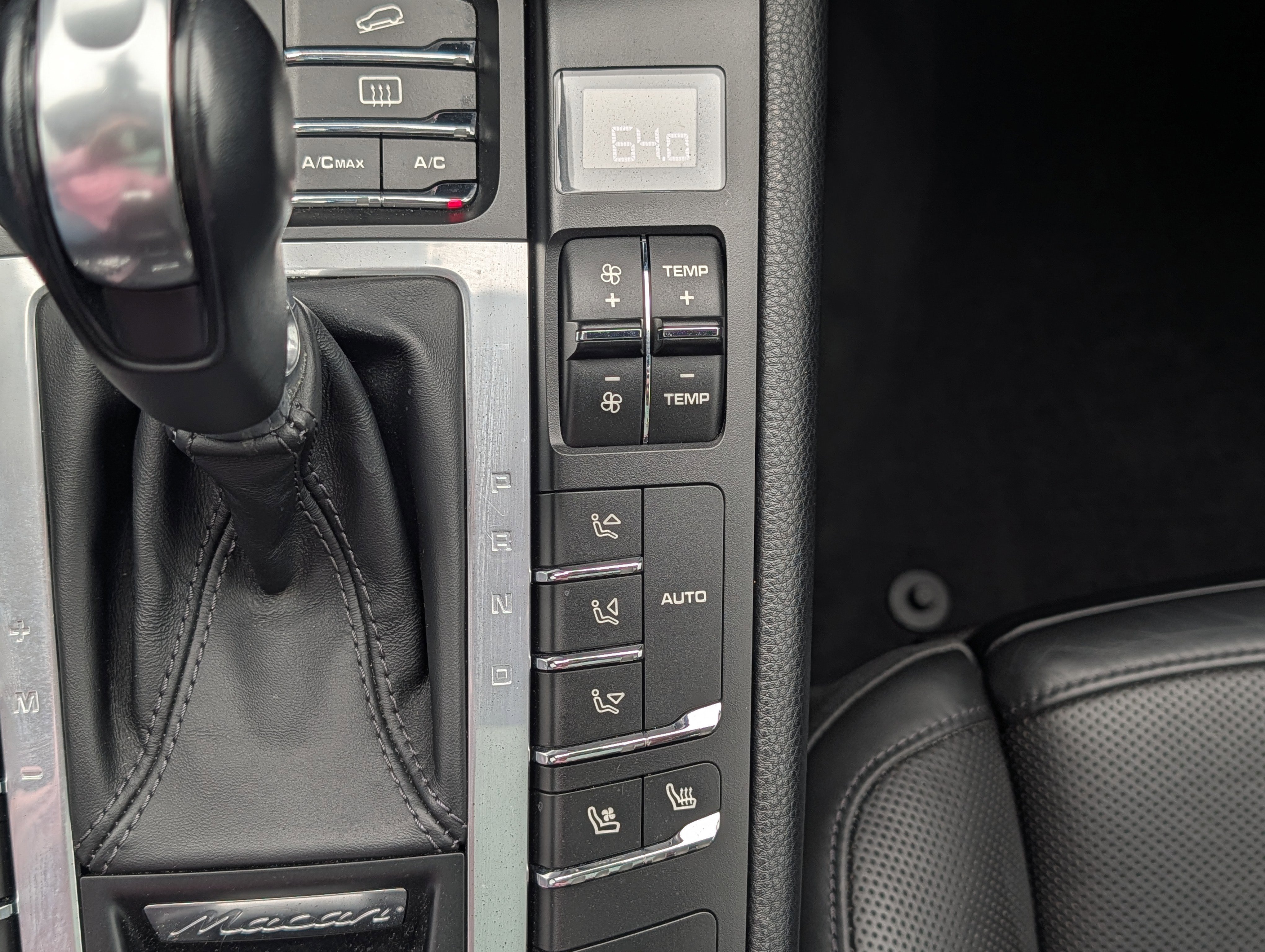 Used 2018 Porsche Macan Turbo w/ Premium Package Plus image 30