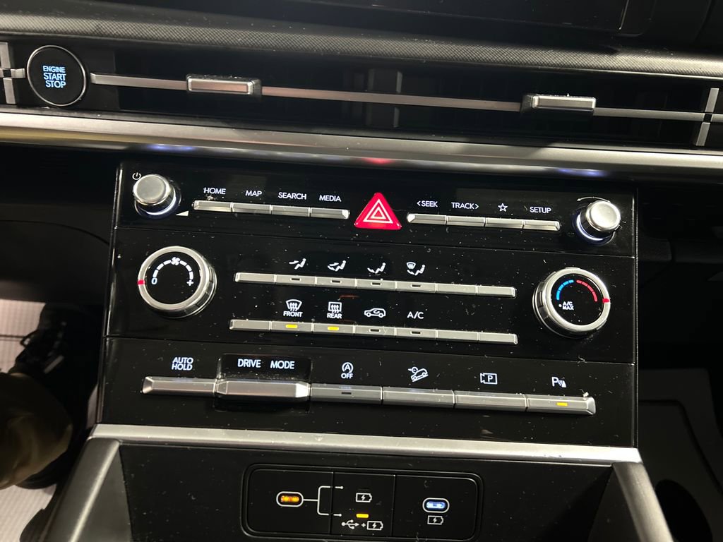 Used 2025 Hyundai Santa Fe SE image 17