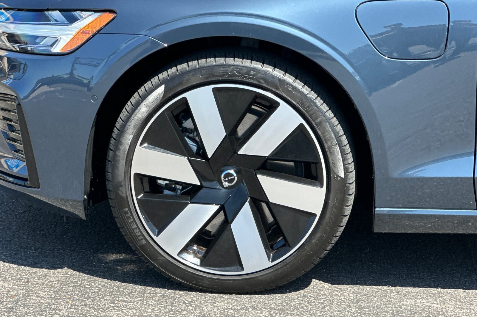 Certified 2024 Volvo S60 T8 Ultimate w/ Climate Package AWD/4WD image 12
