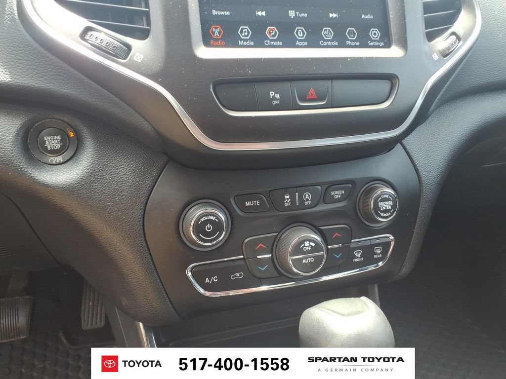 Used 2019 Jeep Cherokee Trailhawk w/ Cold Weather Group AWD/4WD image 21