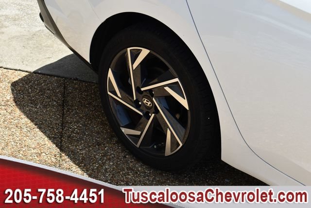 Used 2024 Hyundai Elantra Limited FWD image 15