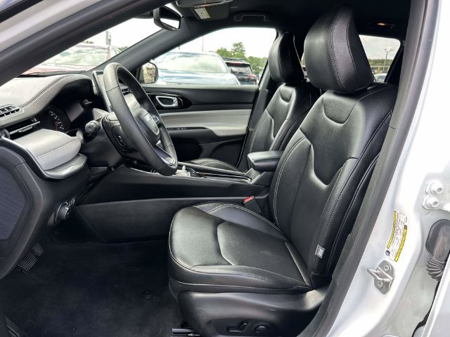 Used 2025 Jeep Compass Limited AWD/4WD image 16