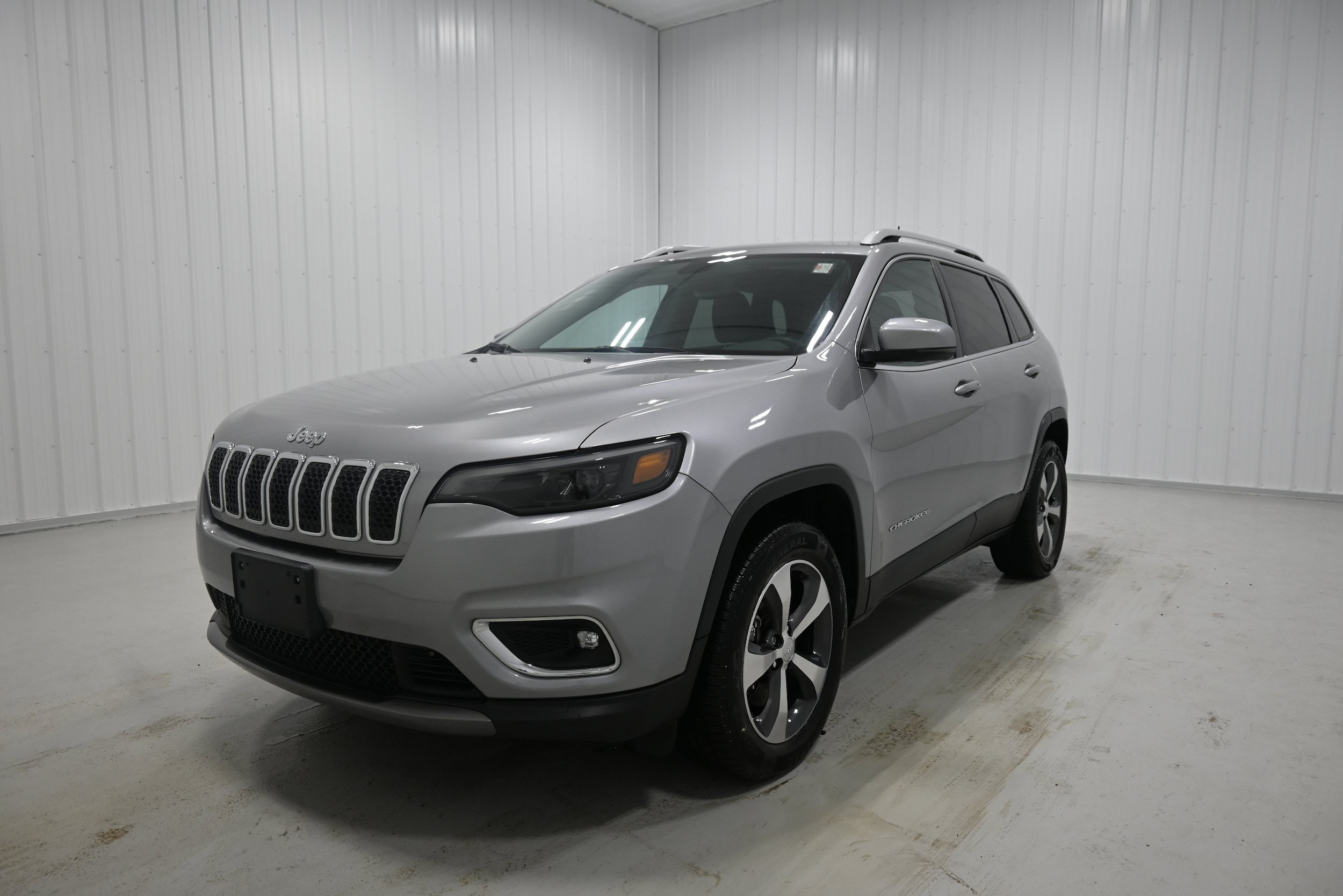 Used 2019 Jeep Cherokee Limited w/ Trailer Tow Group AWD/4WD image 25