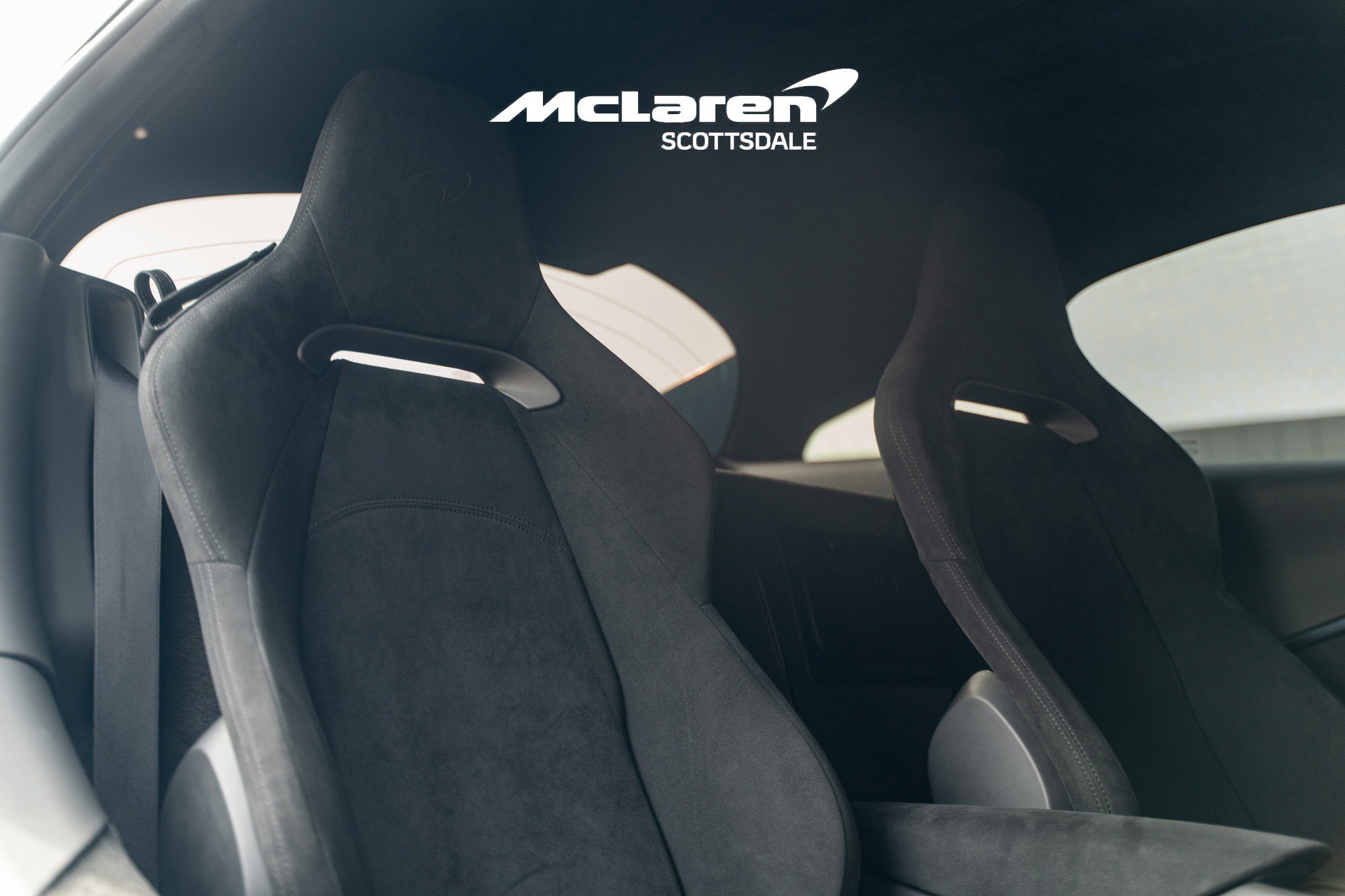 Used 2025 McLaren Artura image 27