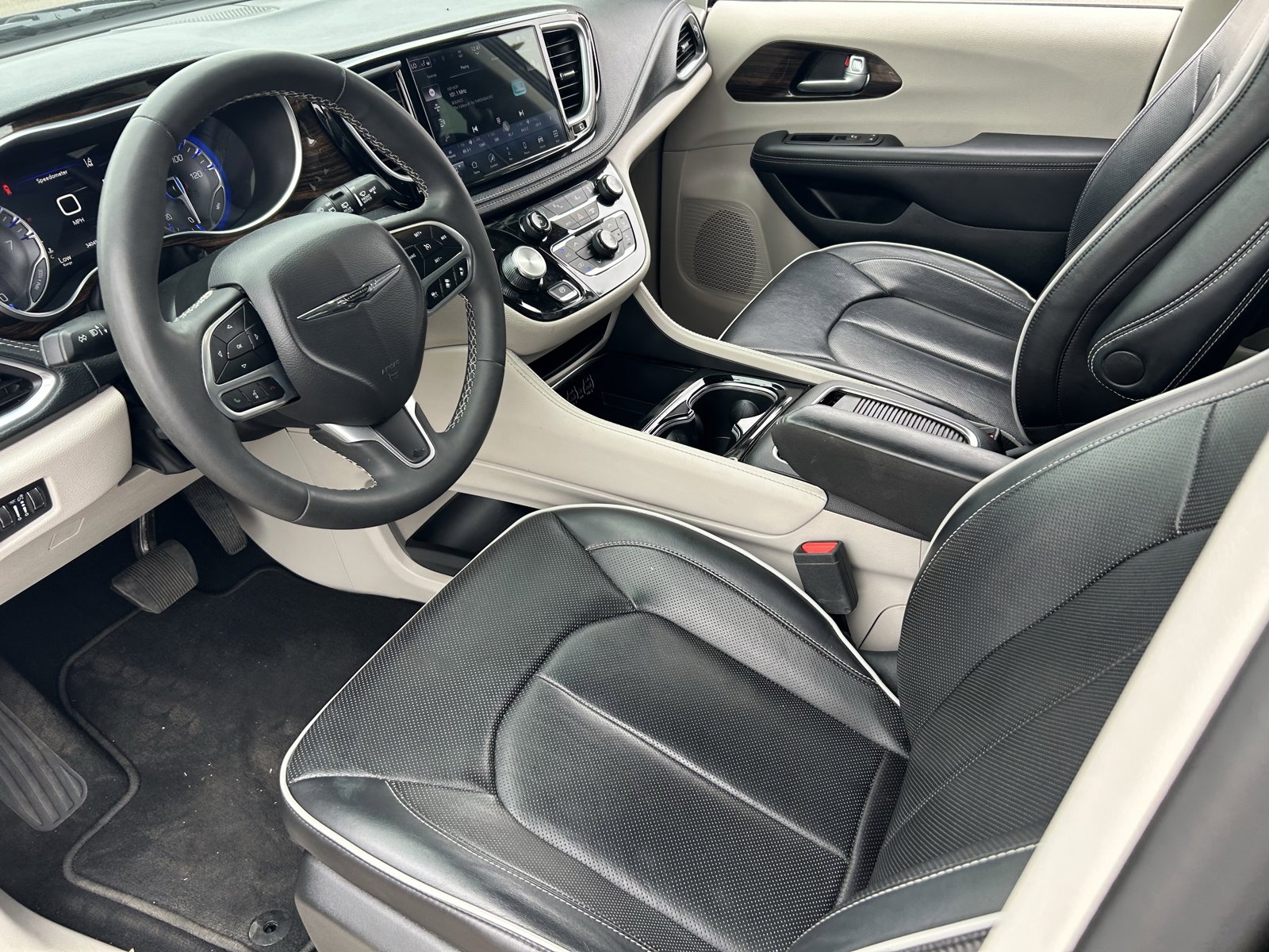 Used 2024 Chrysler Pacifica Limited FWD image 22