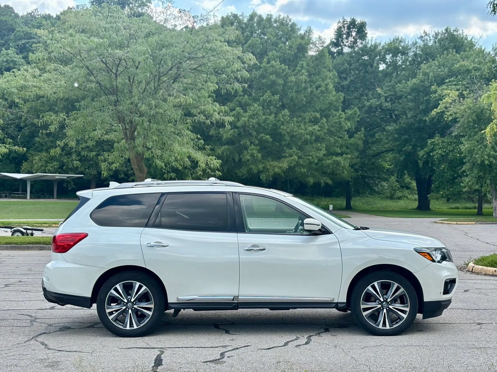 Used 2019 Nissan Pathfinder Platinum AWD/4WD image 4