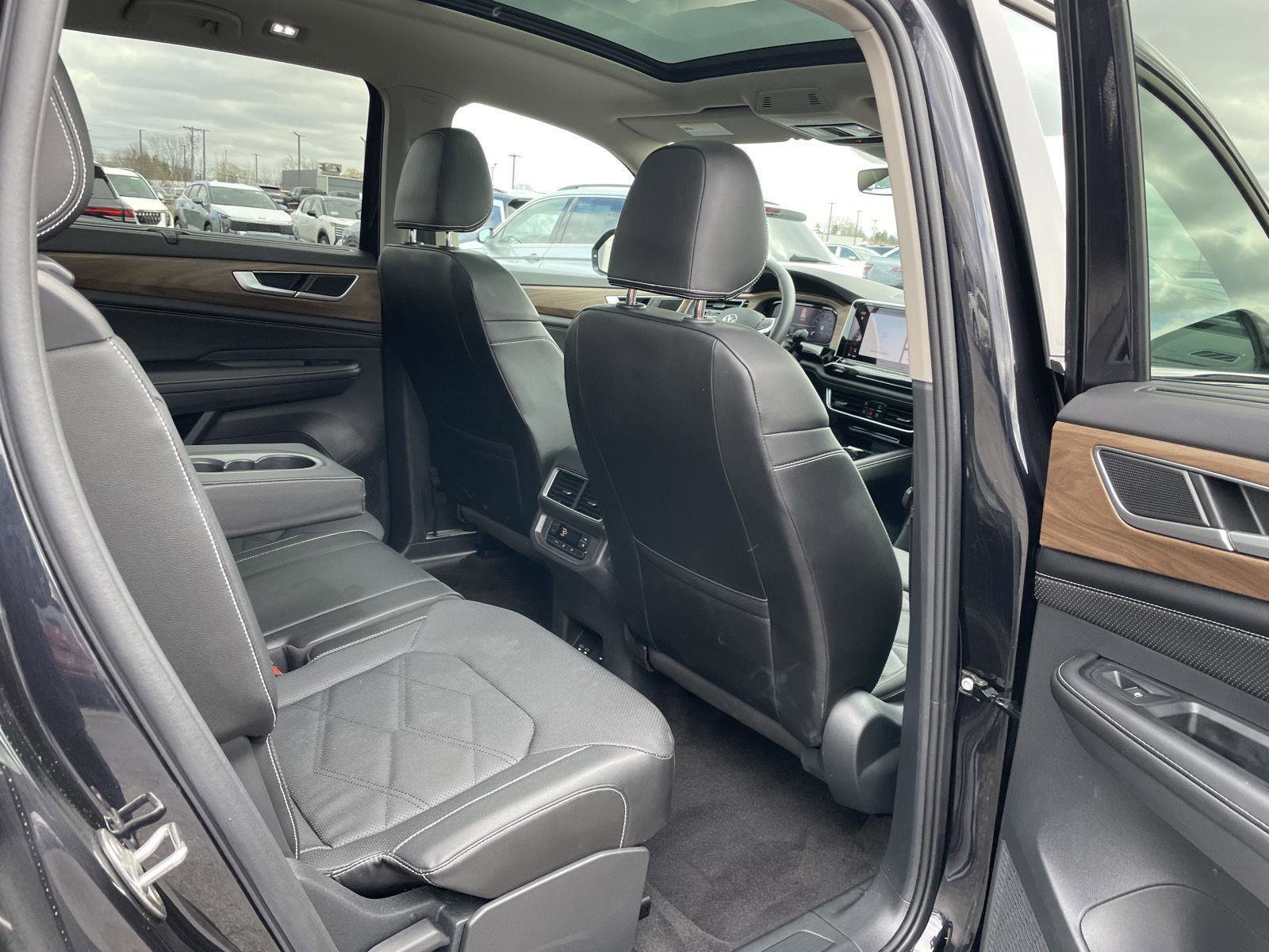 Used 2024 Volkswagen Atlas SE w/ Panoramic Sunroof Package image 21