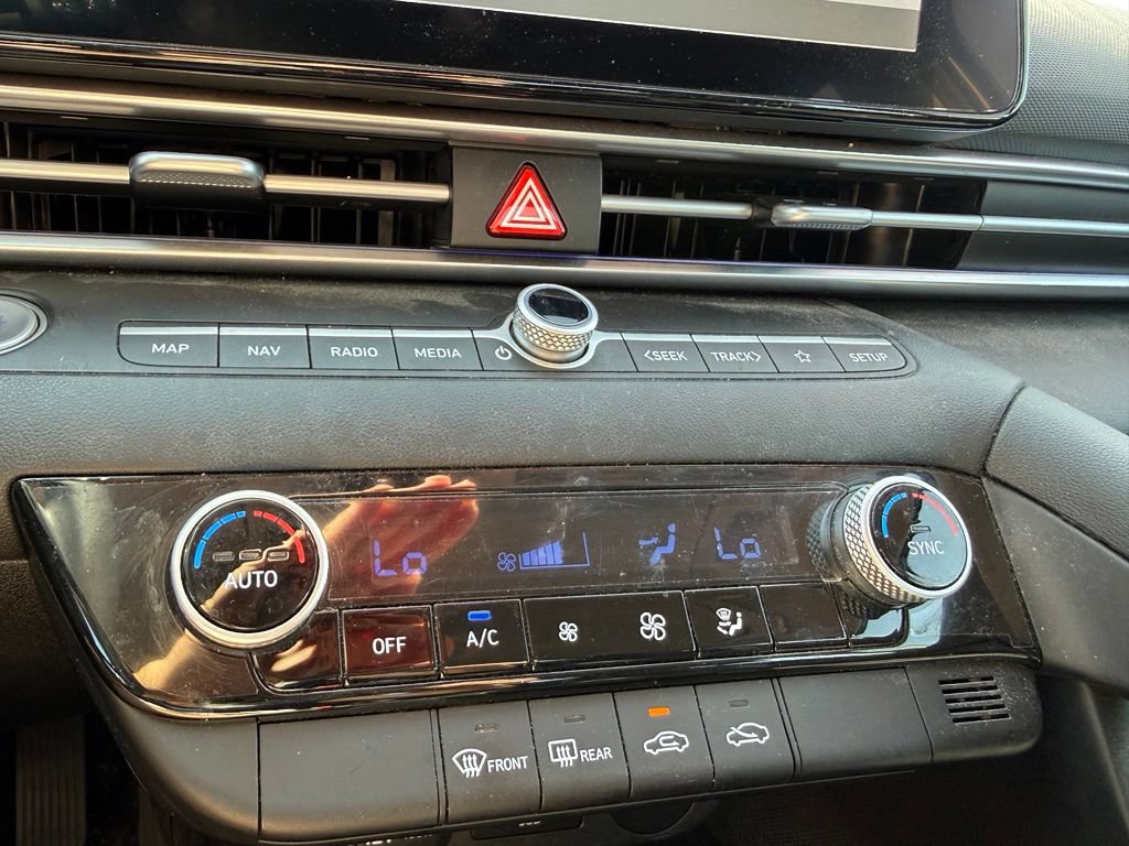 Certified 2024 Hyundai Elantra SEL FWD image 17