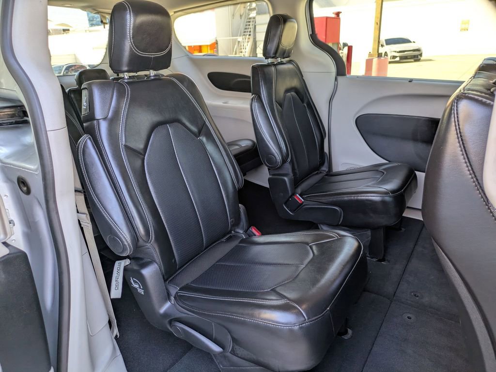 Used 2024 Chrysler Pacifica Touring-L image 27