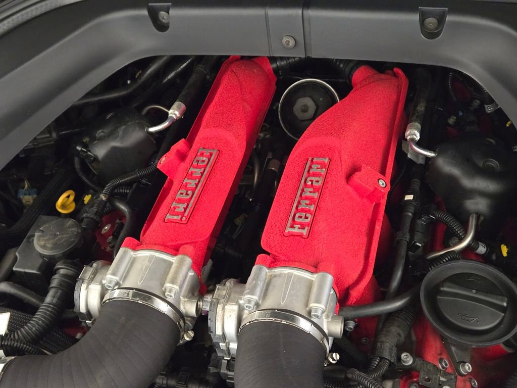 Used 2015 Ferrari California T RWD image 27