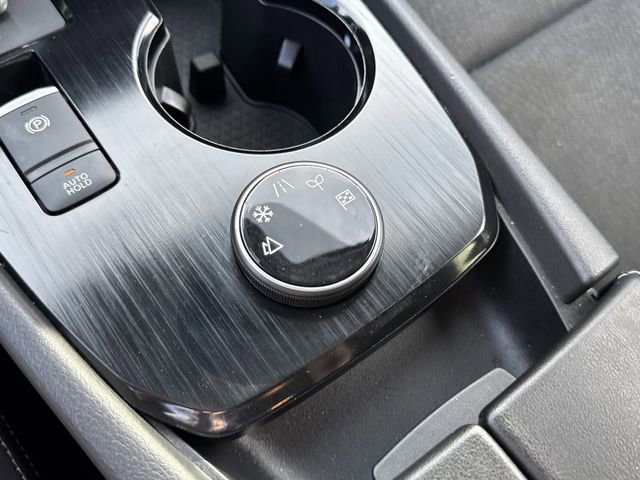 Certified 2025 Nissan Rogue SV image 34