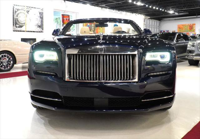 Used 2016 Rolls-Royce Dawn RWD image 2