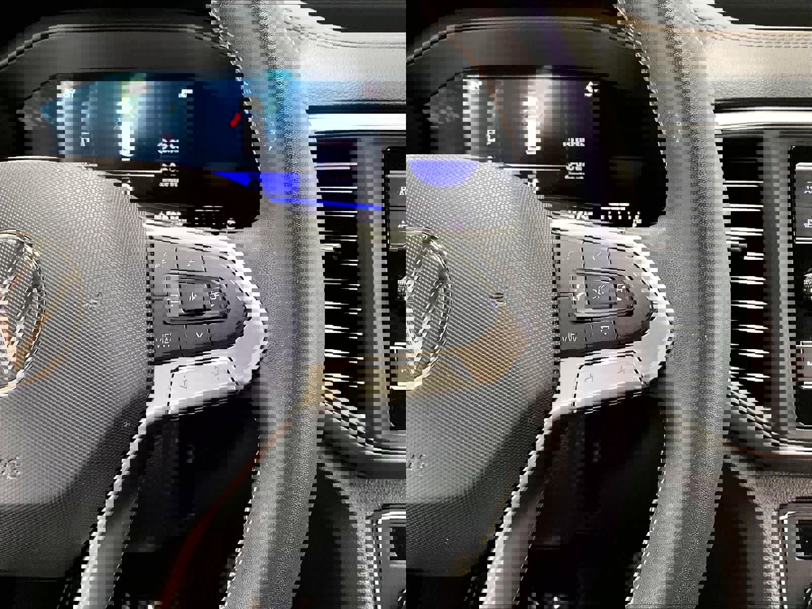 Used 2023 Volkswagen Atlas SE image 22