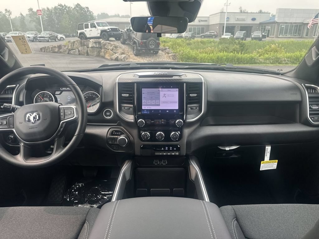 New 2026 RAM 1500 Express AWD/4WD image 10