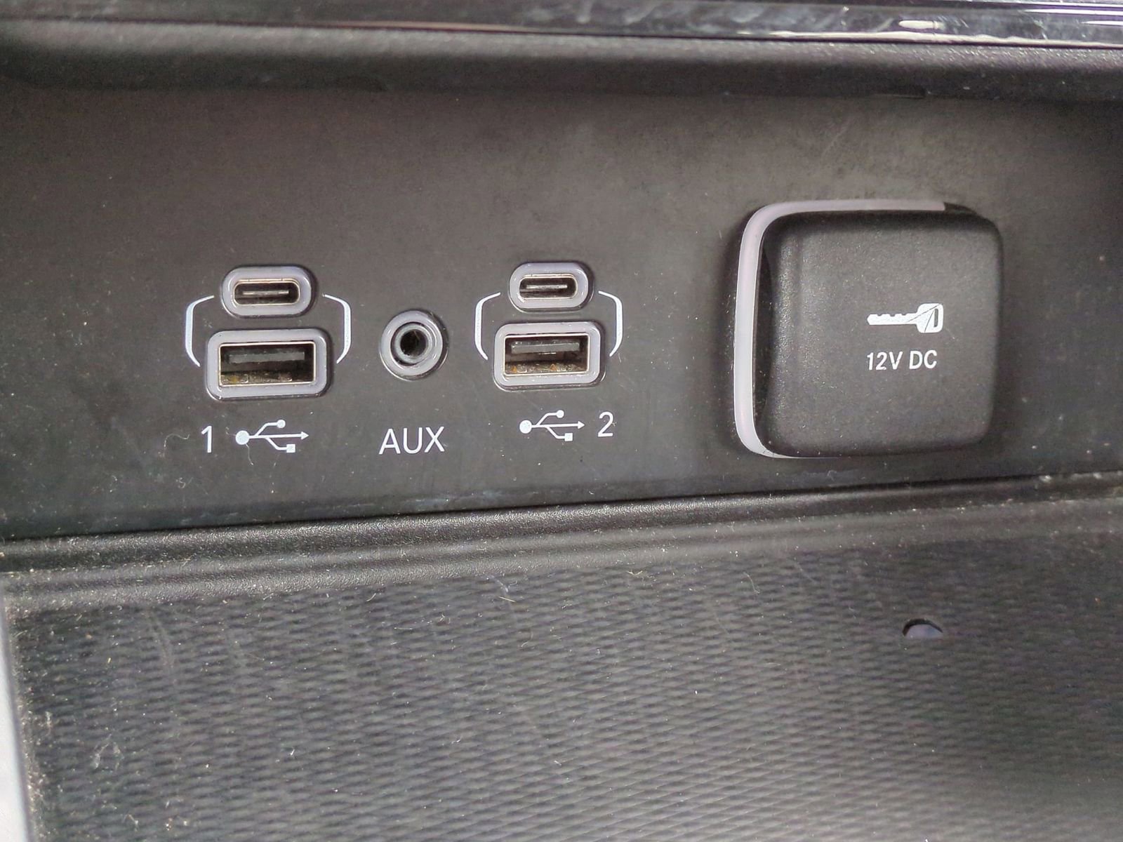 Used 2023 Jeep Grand Cherokee Limited w/ Luxury Tech Group II image 37