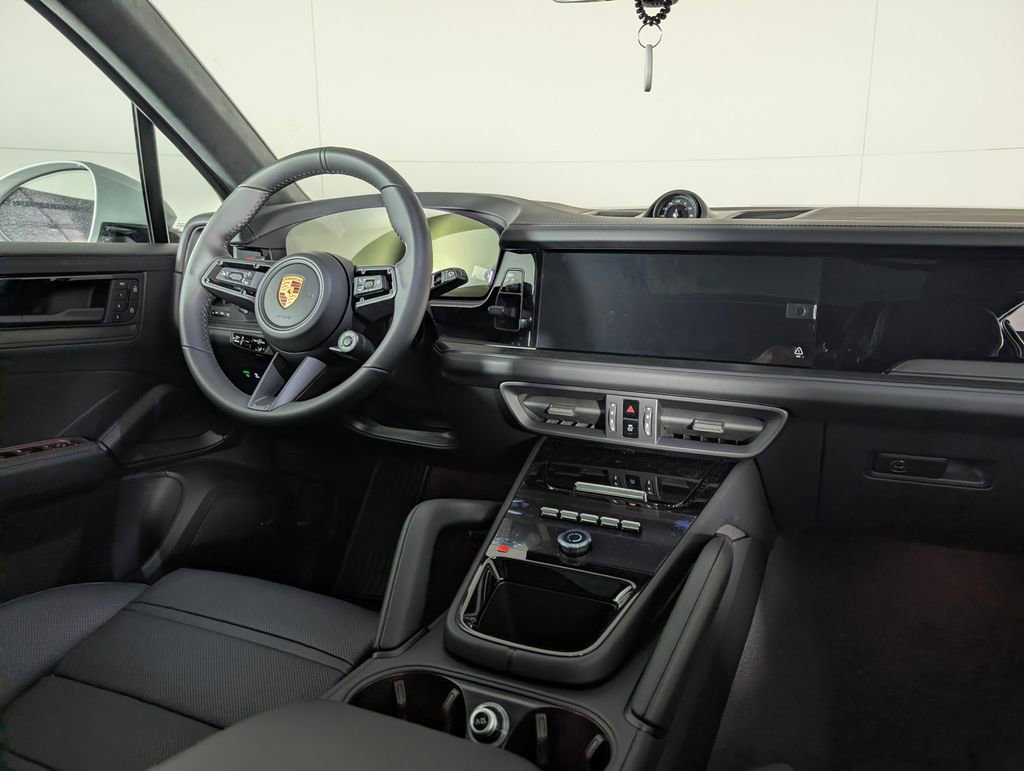 New 2026 Porsche Cayenne GTS image 22