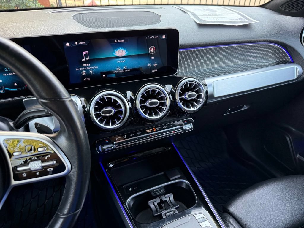 Used 2021 Mercedes-Benz GLB 250 w/ Premium Package image 19