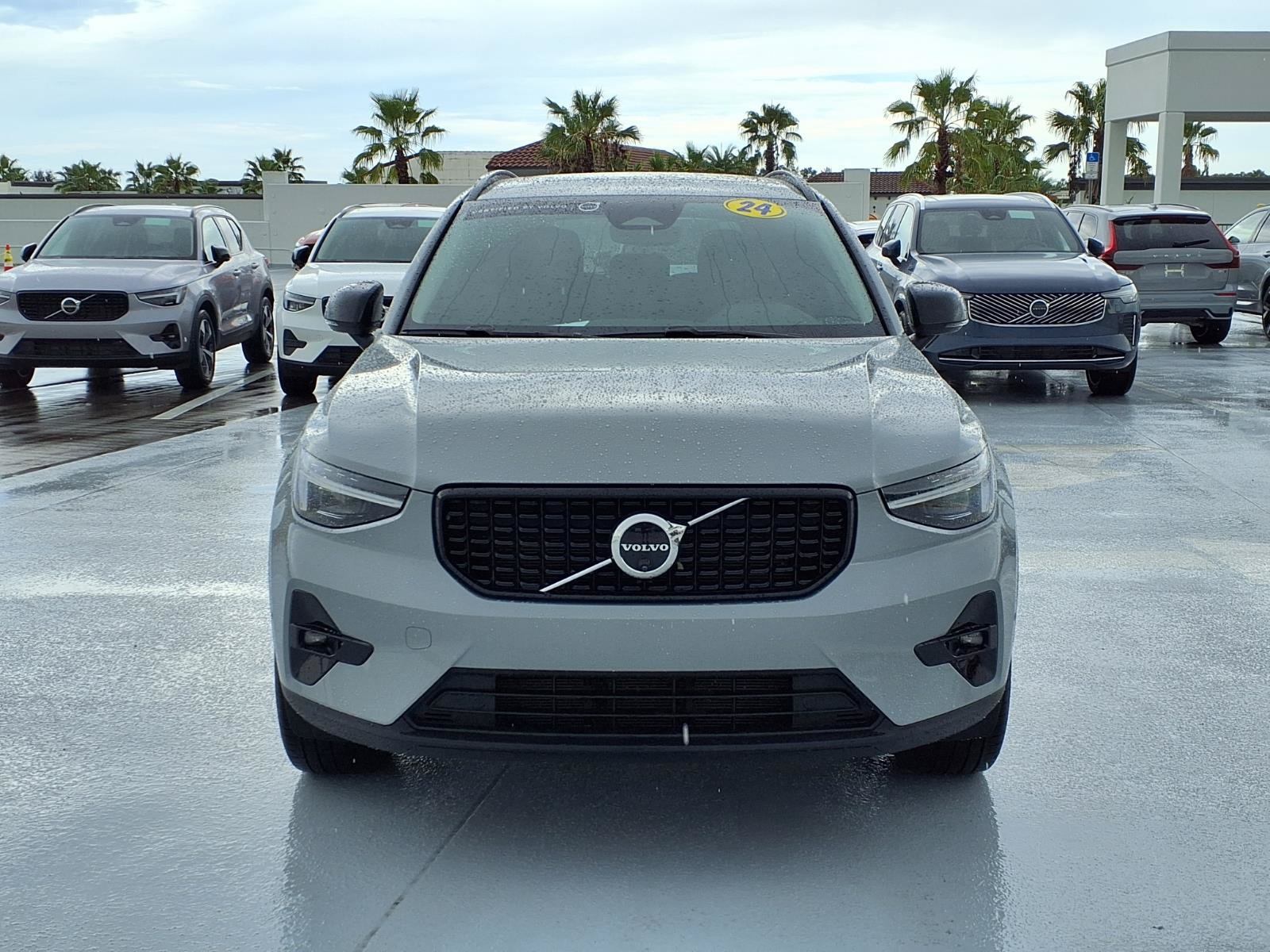 Certified 2025 Volvo XC40 B5 Ultra AWD/4WD image 2