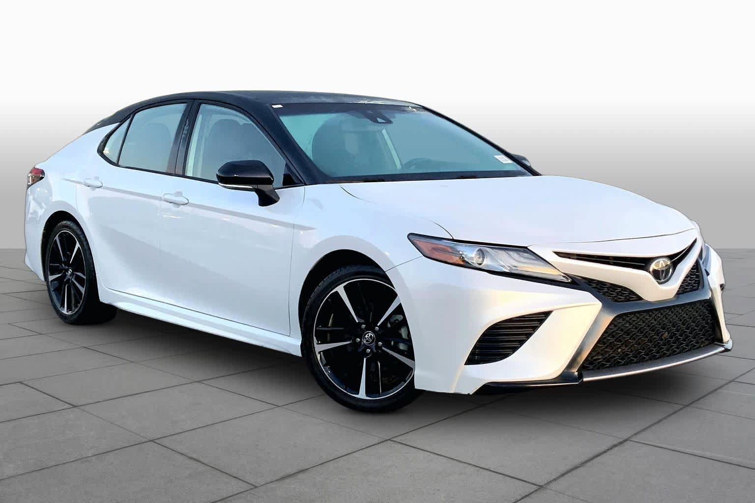 Used 2019 Toyota Camry XSE FWD image 3