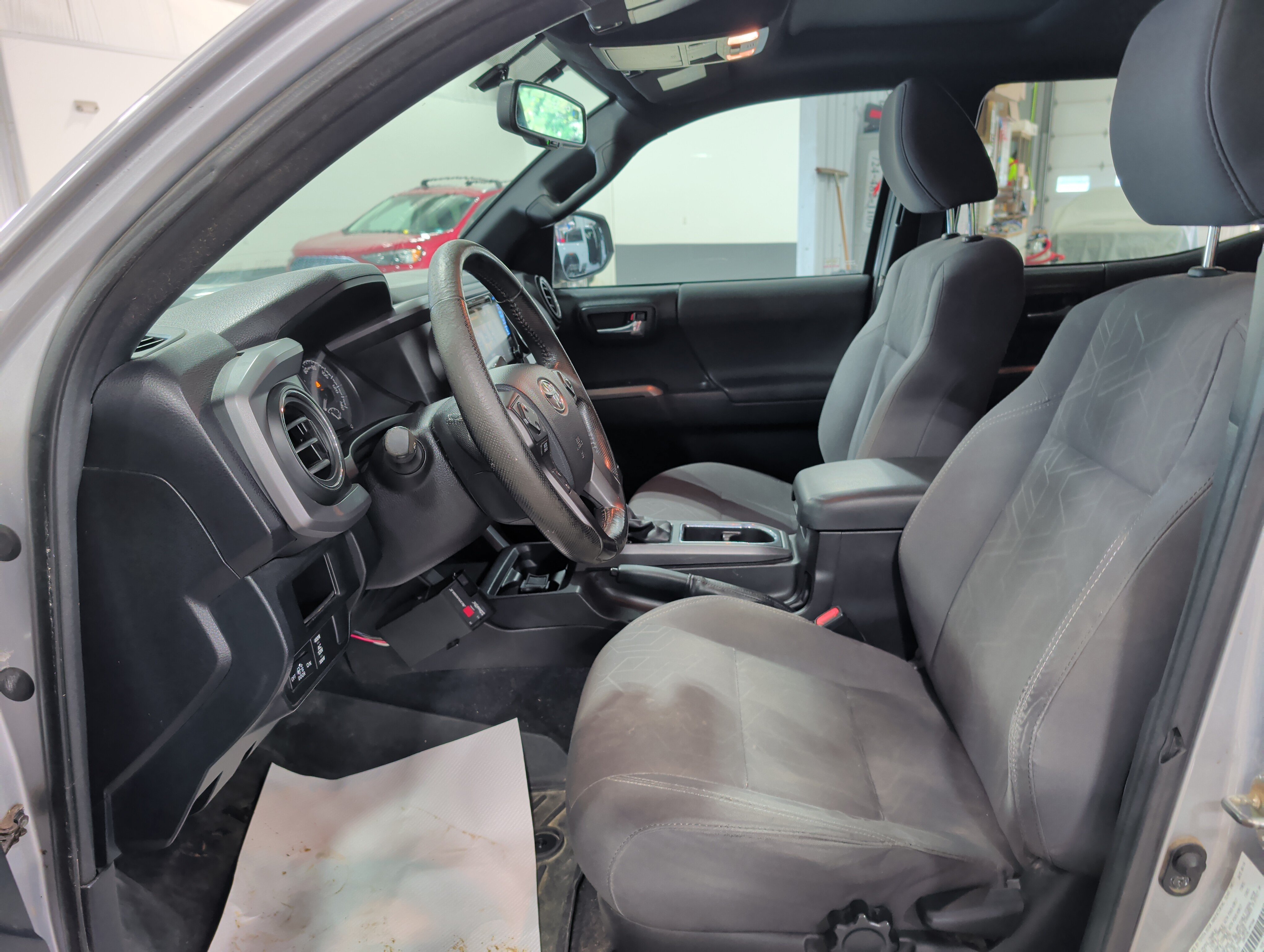 Used 2016 Toyota Tacoma TRD Sport w/ Premium & Technology Package AWD/4WD image 7