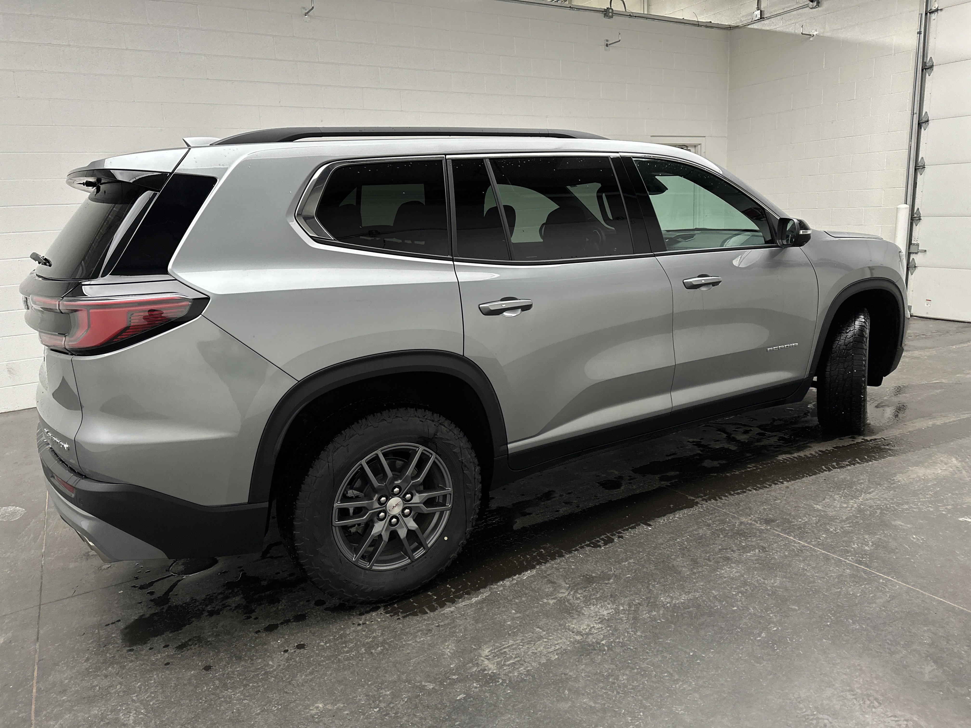 Used 2026 GMC Acadia Elevation image 9