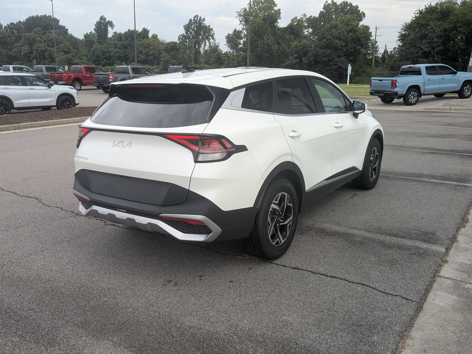 Used 2024 Kia Sportage LX FWD image 3
